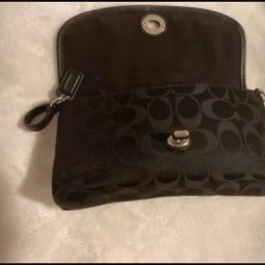 Handbag
 Satisfactory • Coach